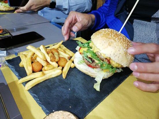 Girarrosto Chicken Chic Hamburgeria